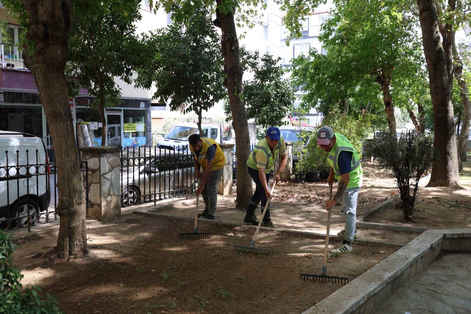 BAŞKAN ÇERÇİOĞLU’NUN ÇALIŞMALARIYLA AYDIN’IN PARK VE YEŞİL ALANLARI YENİLENİYOR